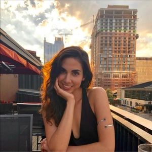 Meet your Posher, Carolina